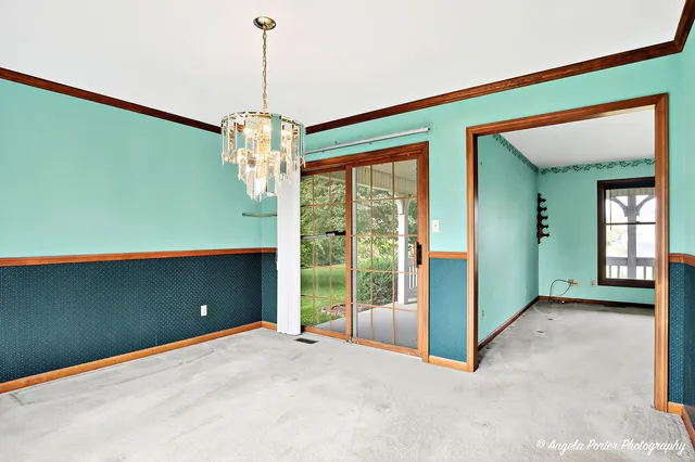 $525,000 | 2215 Crystal Circle, Crystal Lake, IL 60012