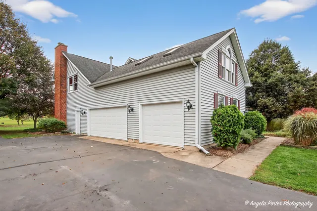 $525,000 | 2215 Crystal Circle, Crystal Lake, IL 60012