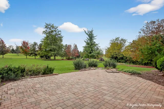 $525,000 | 2215 Crystal Circle, Crystal Lake, IL 60012