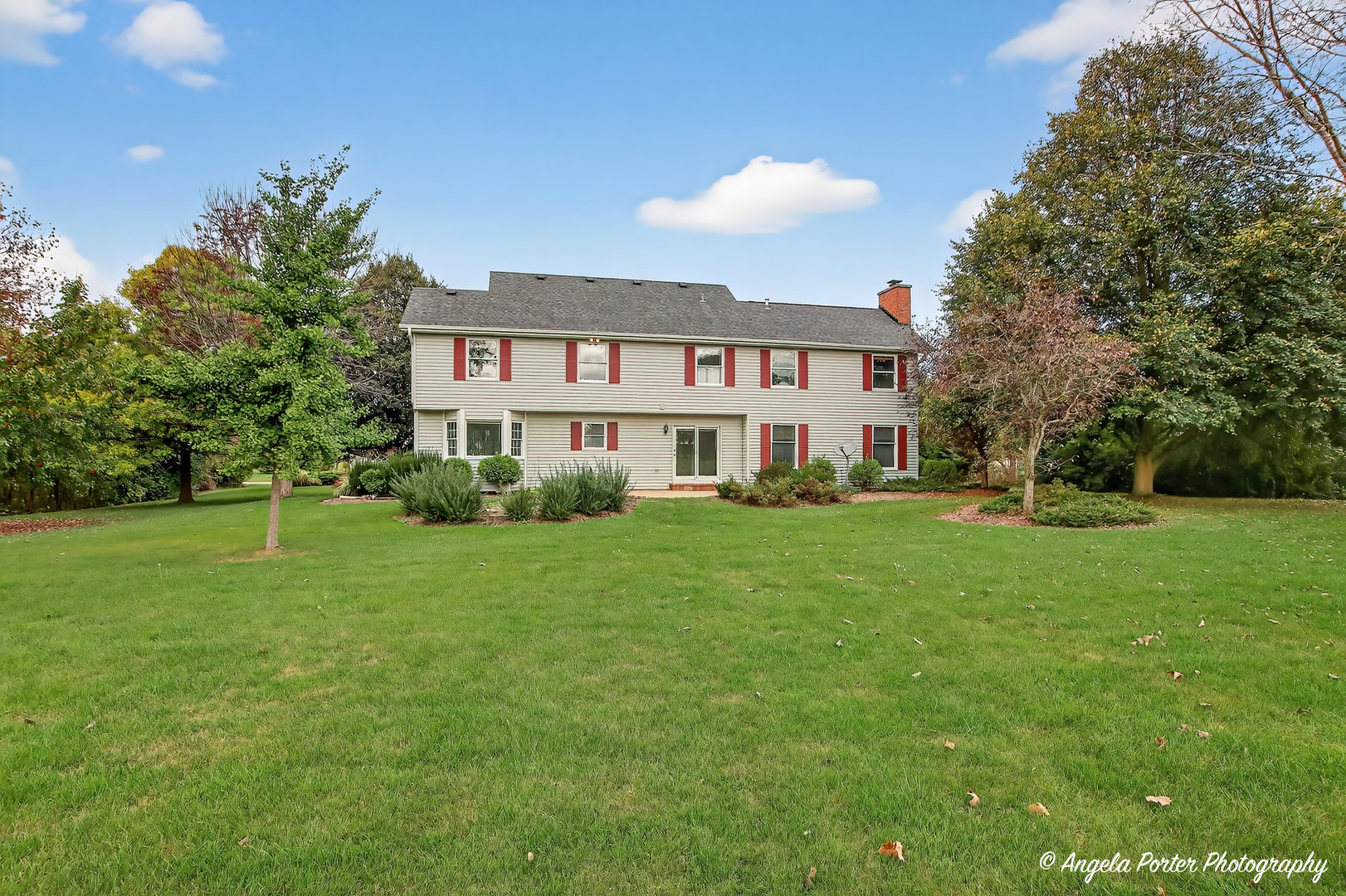2215 Crystal Circle Crystal Lake, IL 60012 - Photo 45 of 58 a house view with a garden space
