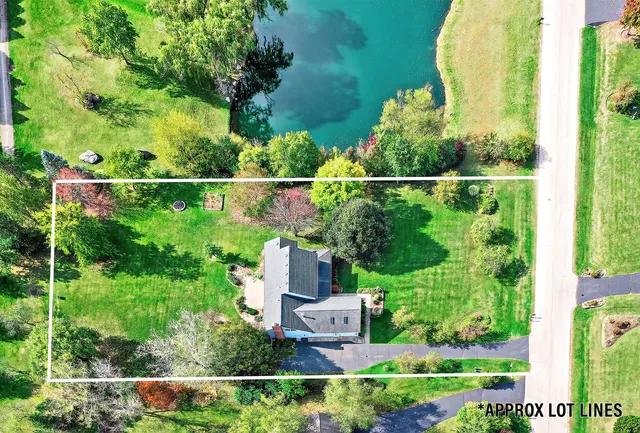 $525,000 | 2215 Crystal Circle, Crystal Lake, IL 60012