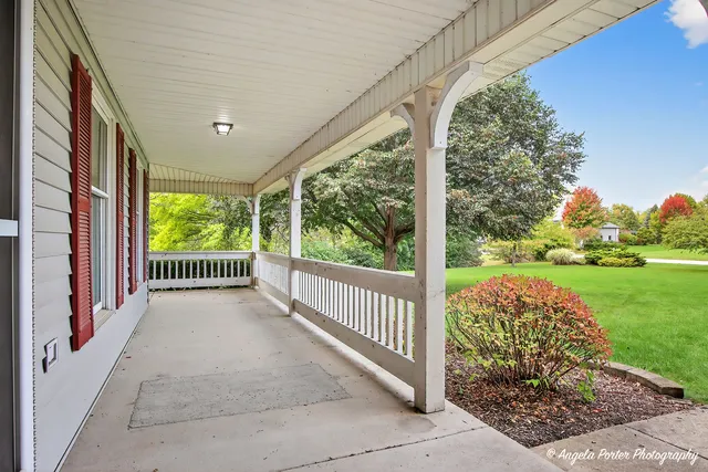 $525,000 | 2215 Crystal Circle, Crystal Lake, IL 60012