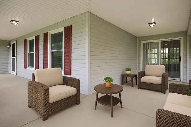 $525,000 | 2215 Crystal Circle, Crystal Lake, IL 60012