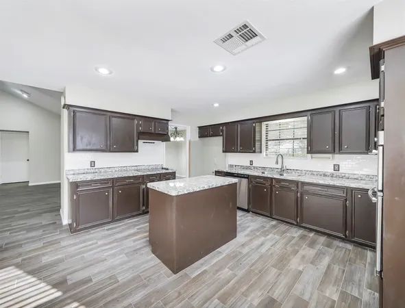 $2,350 | 2304 Colleen Drive, Pearland, TX 77581