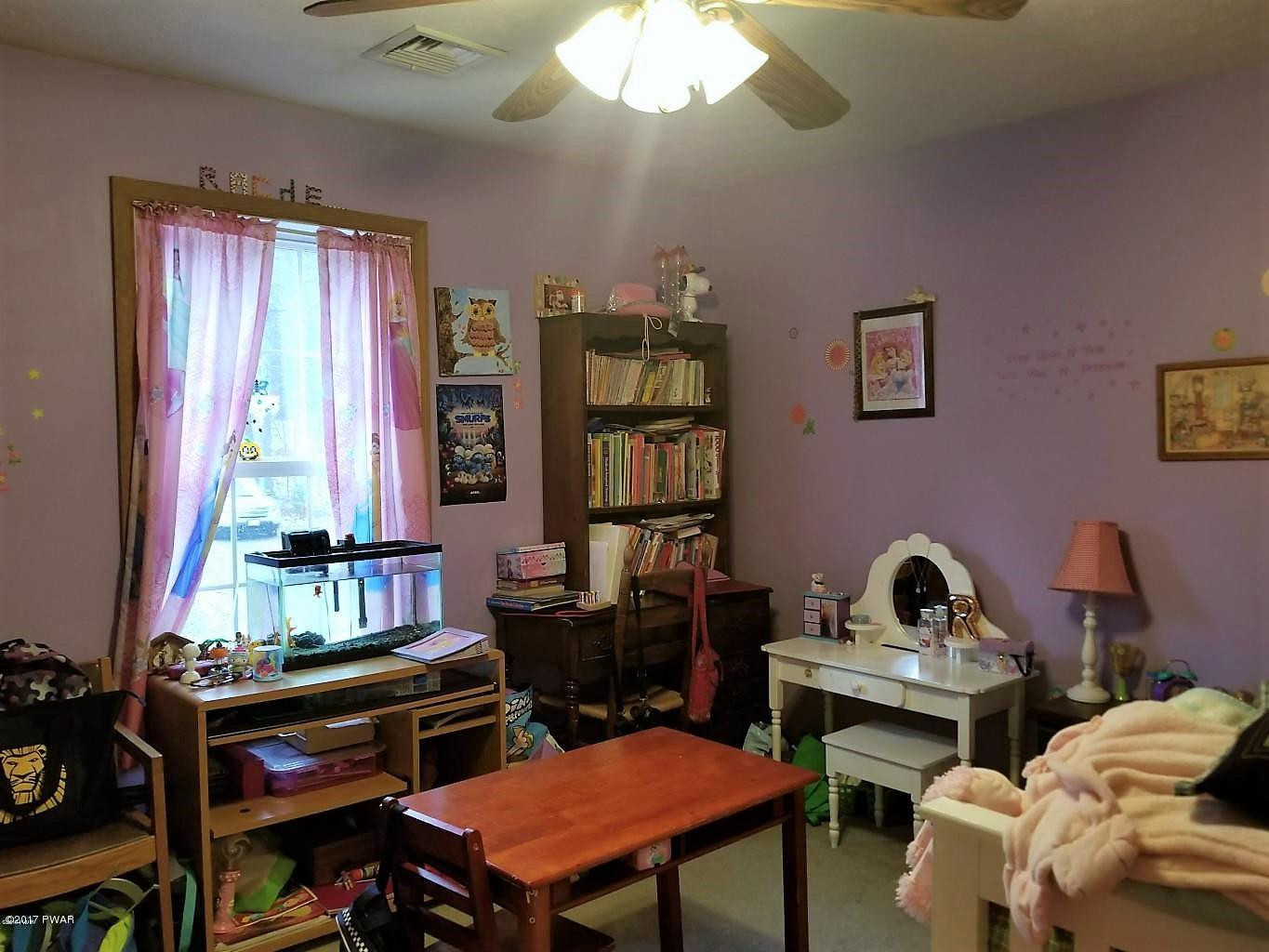 105 Rhododendron Lane Milford, PA 18337 - Photo 11 of 21 20171124183408579911000000-o