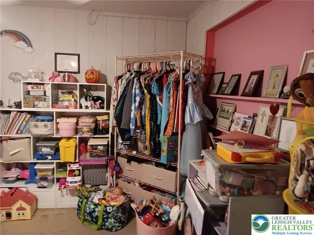 $434,900 | 4266 Chestnut Drive, Walnutport, PA 18088