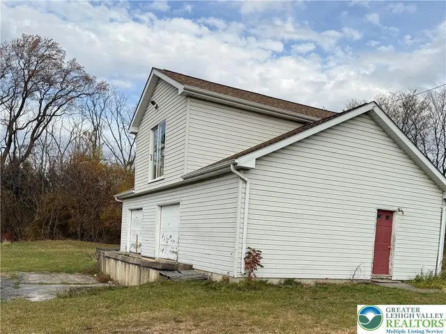 $434,900 | 4266 Chestnut Drive, Walnutport, PA 18088