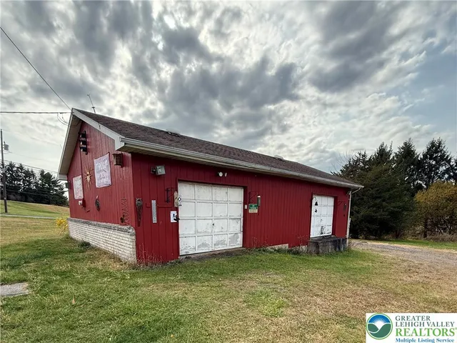 $434,900 | 4266 Chestnut Drive, Walnutport, PA 18088