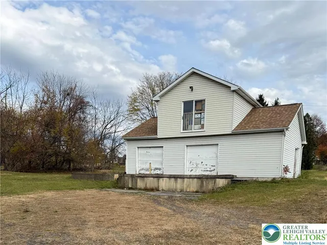 $434,900 | 4266 Chestnut Drive, Walnutport, PA 18088