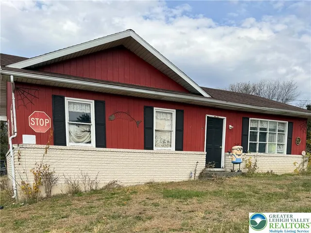 $434,900 | 4266 Chestnut Drive, Walnutport, PA 18088