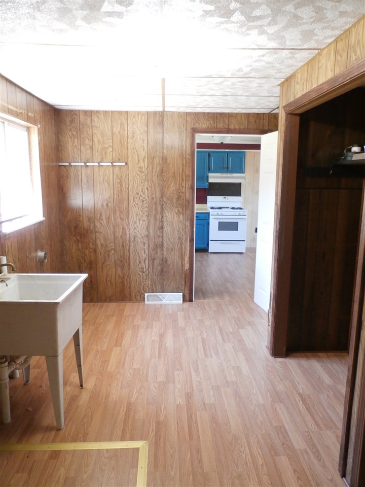 11396 Seymour Road Burt, MI 48417 - Photo 13 of 40 31377233-13.JPG