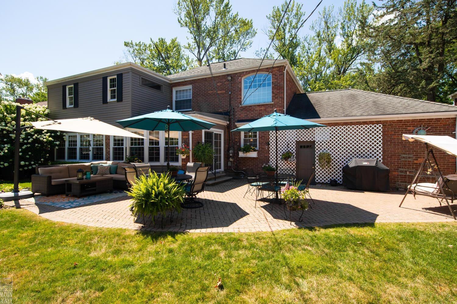 1052 Whittier Road Grosse Pointe, MI 48230 - Photo 31 of 38 50087325-30.JPG