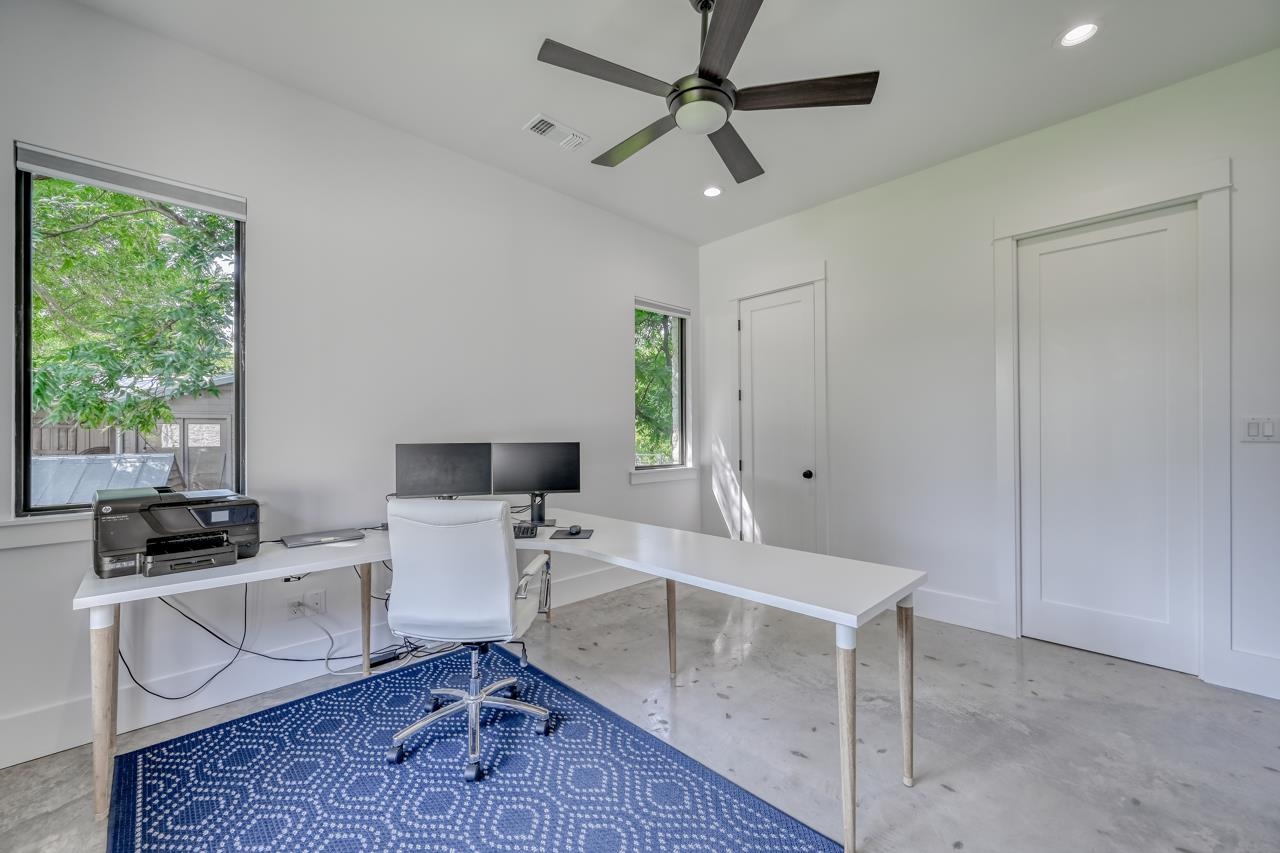 1018 River Road Burnet, TX 78611 - Photo 25 of 29 a work room with furniture and a window
