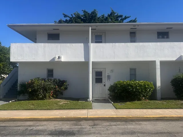 $180,000 | 141 West Court, Royal Palm Beach, FL 33411