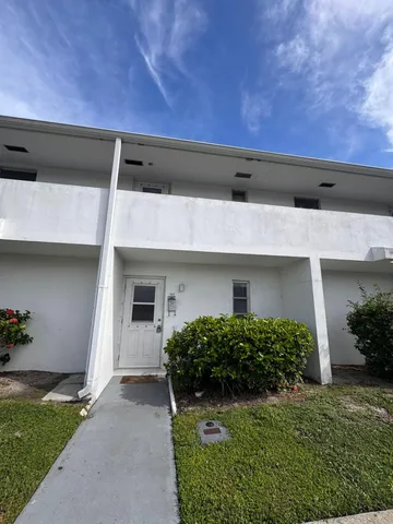 $180,000 | 141 West Court, Royal Palm Beach, FL 33411