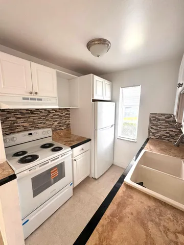 $180,000 | 141 West Court, Royal Palm Beach, FL 33411