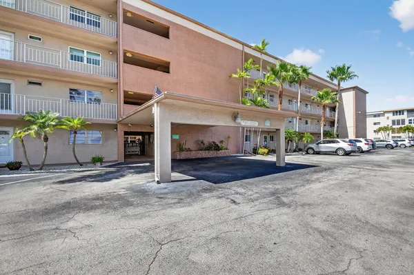 $148,500 | 2615 Northeast 1st Court, Unit 312, Boynton Beach, FL 33435