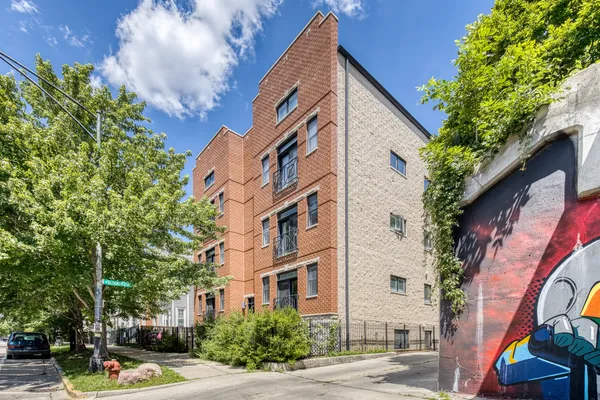 $3,250 | 1801 North Kedzie Avenue, Unit 101, Chicago, IL 60647