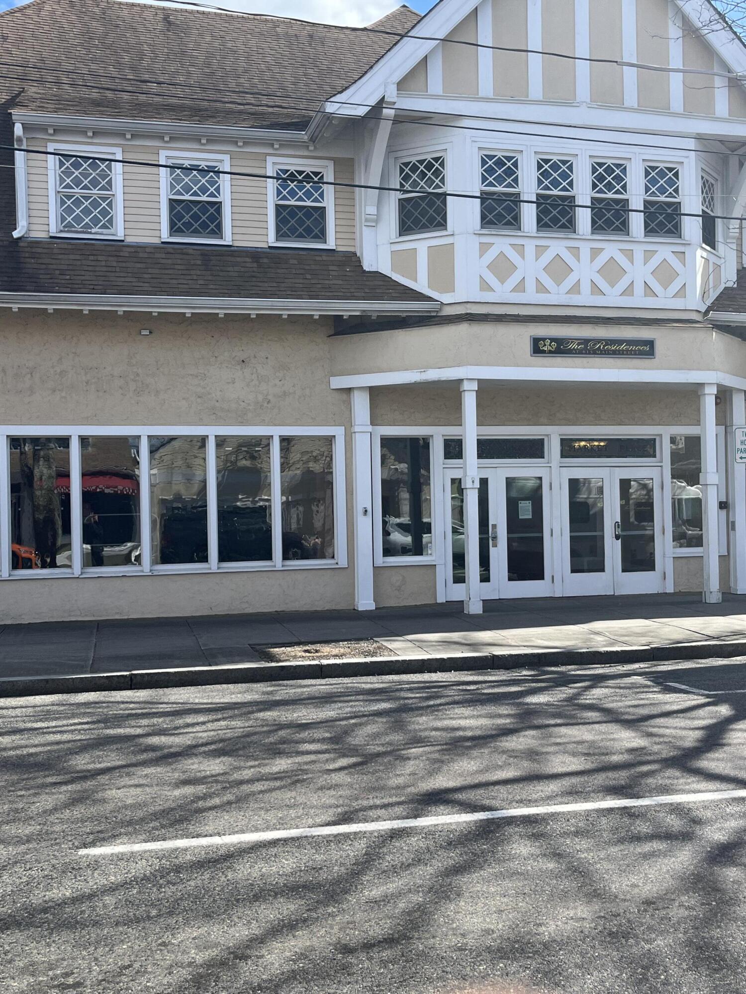 615 Main Street, Unit 13 Hyannis, MA 02601 - Photo 4 of 22 IMG_5032