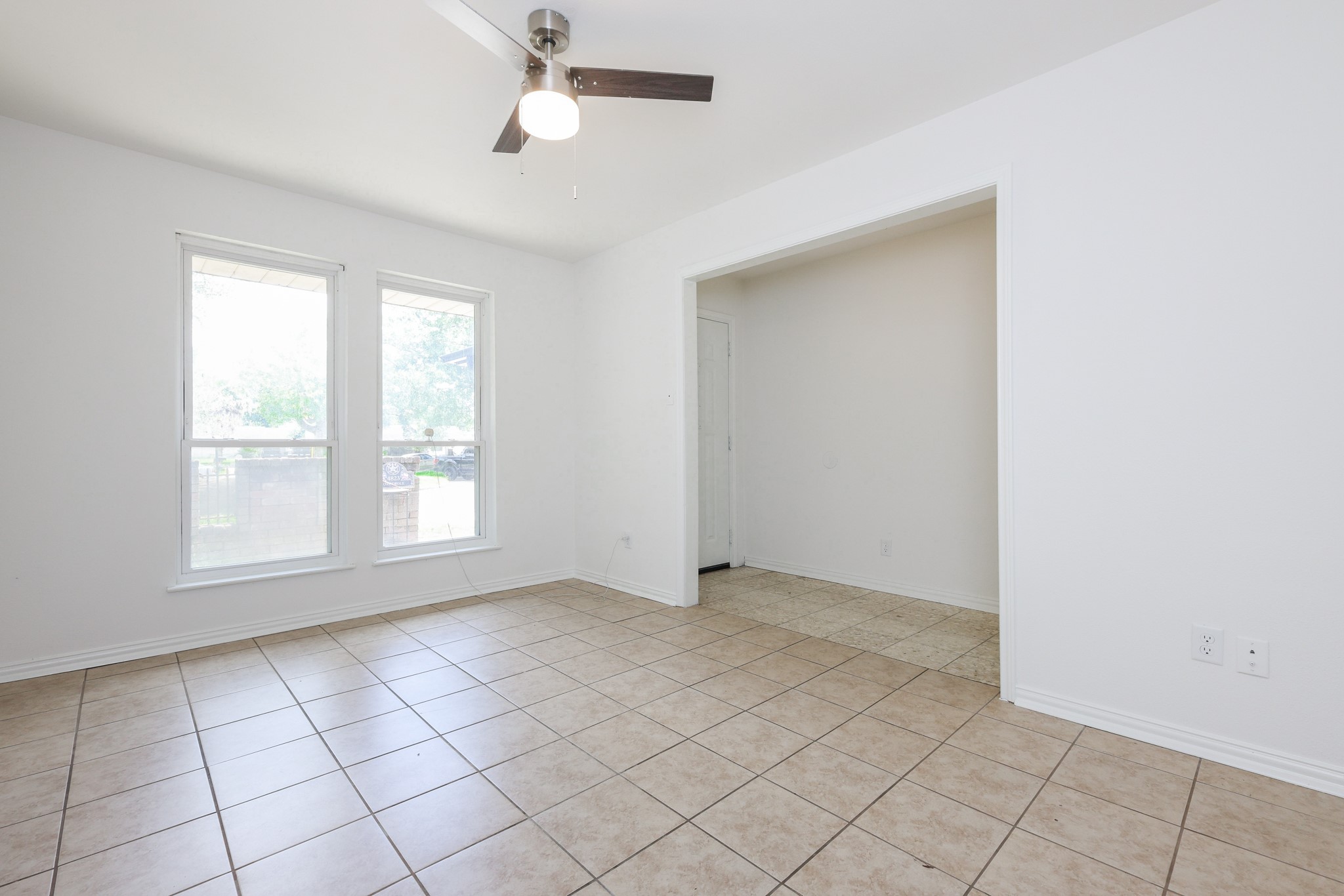 4823 Connorvale Road Houston, TX 77039 - Photo 6 of 26 Living room.