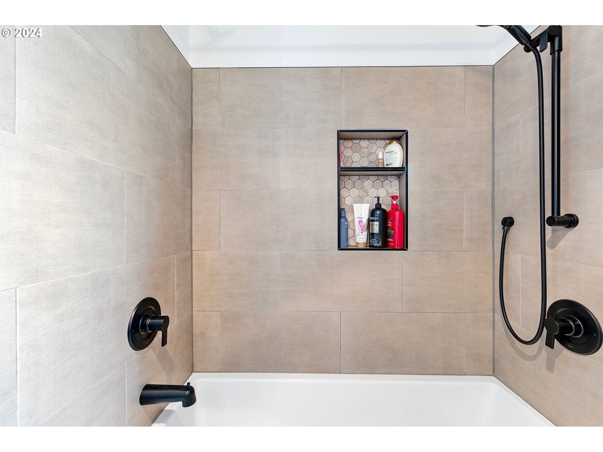 3734 Cherokee Drive Springfield, OR 97478 - Photo 23 of 39 a bathroom with a shower