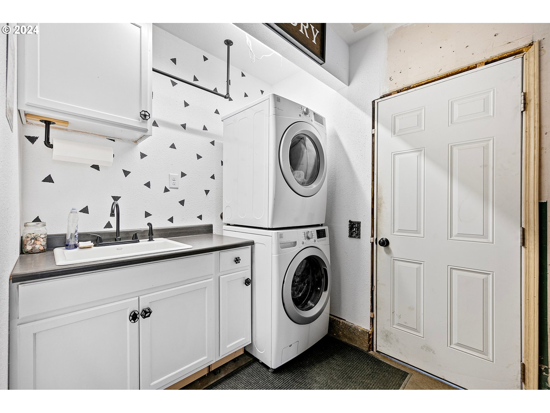 3734 Cherokee Drive Springfield, OR 97478 - Photo 32 of 39 a utility room with cabinets washer and dryer