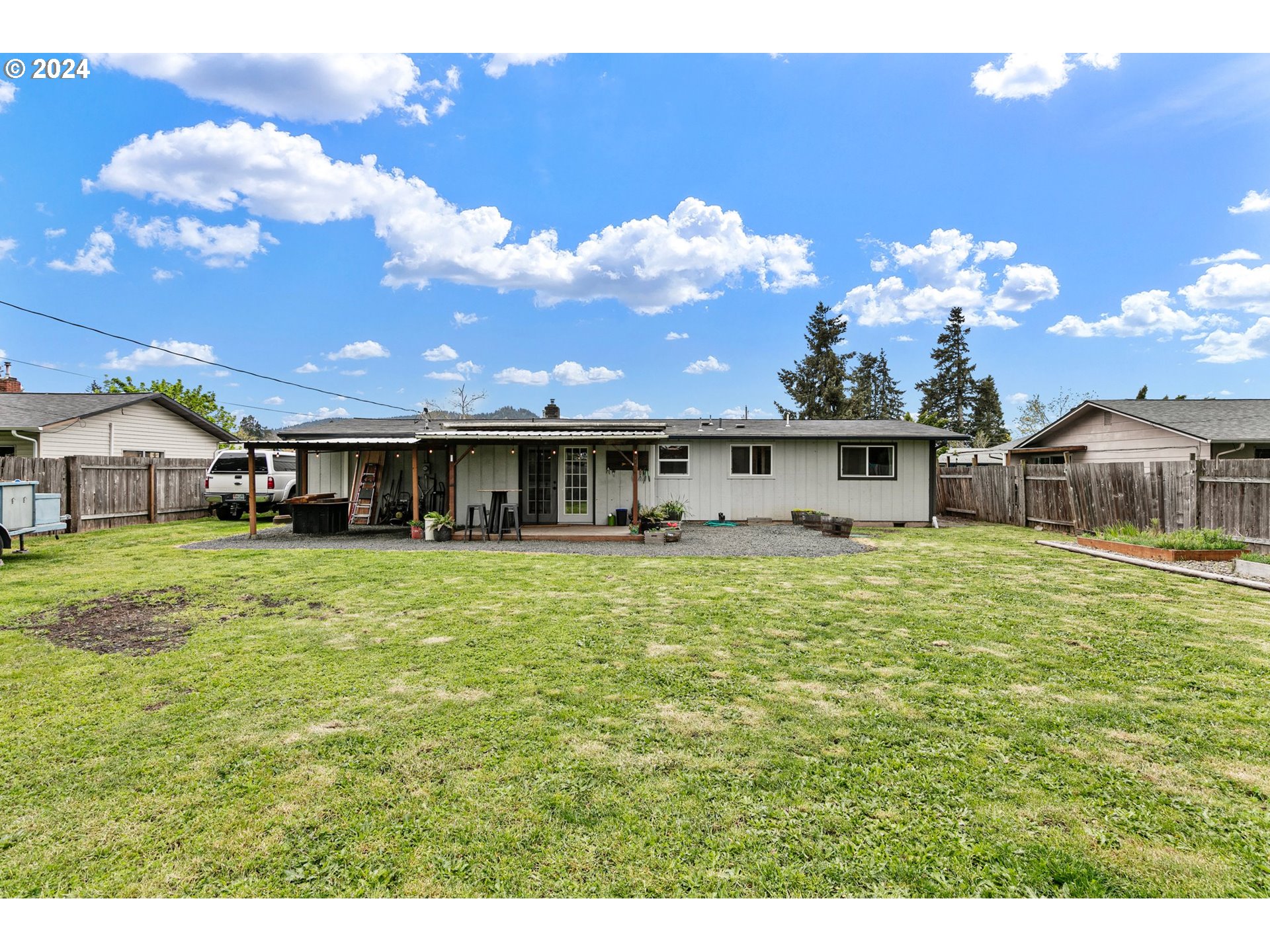 3734 Cherokee Drive Springfield, OR 97478 - Photo 37 of 39 a front view of a house with a garden