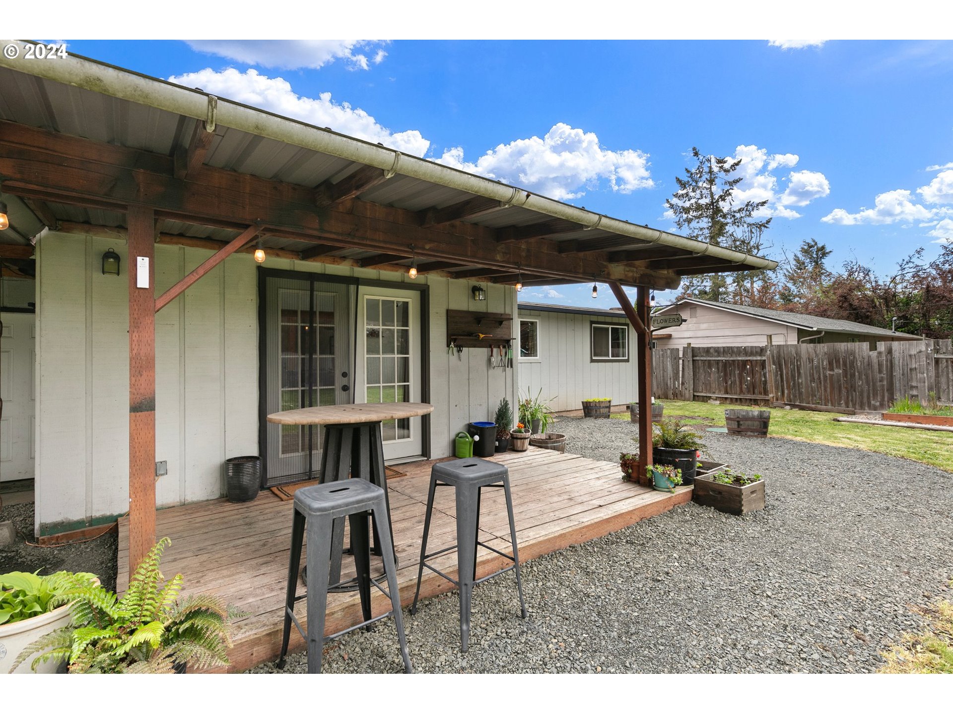 3734 Cherokee Drive Springfield, OR 97478 - Photo 39 of 39 a backyard of a house with table and chairs