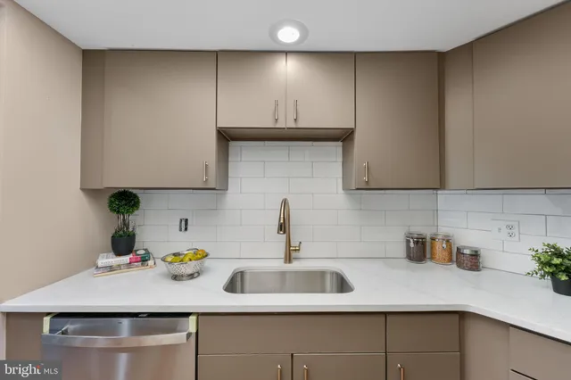 $259,000 | 205 Michelle Court, Newark, DE 19711