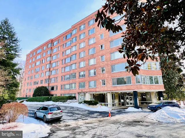 $2,800 | 4200 Cathedral Avenue Northwest, Unit 114, Washington, DC 20016