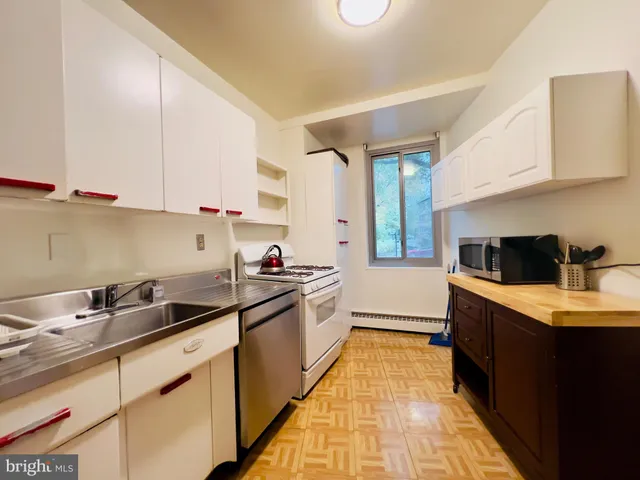 $2,800 | 4200 Cathedral Avenue Northwest, Unit 114, Washington, DC 20016