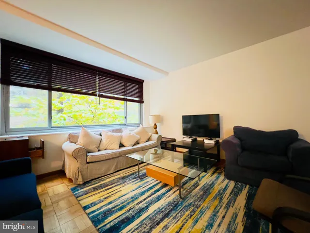 $2,800 | 4200 Cathedral Avenue Northwest, Unit 114, Washington, DC 20016