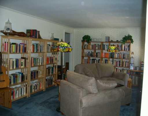 199 Rockingham Road Pittsburgh, PA 15238 - Photo 4 of 8 Living Room.