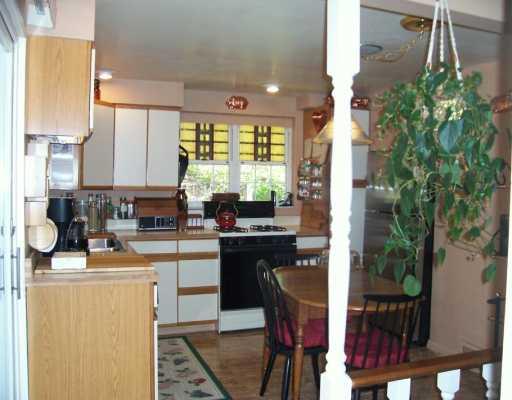 199 Rockingham Road Pittsburgh, PA 15238 - Photo 5 of 8 Kitchen.