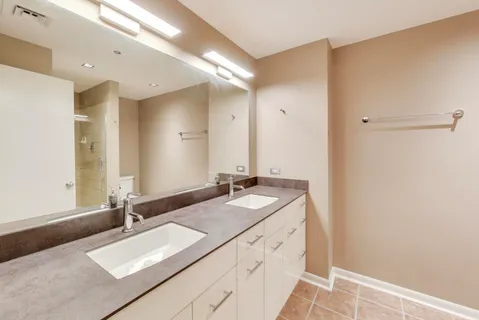 $320,000 | 208 West Washington Street, Unit 1913, Chicago, IL 60606