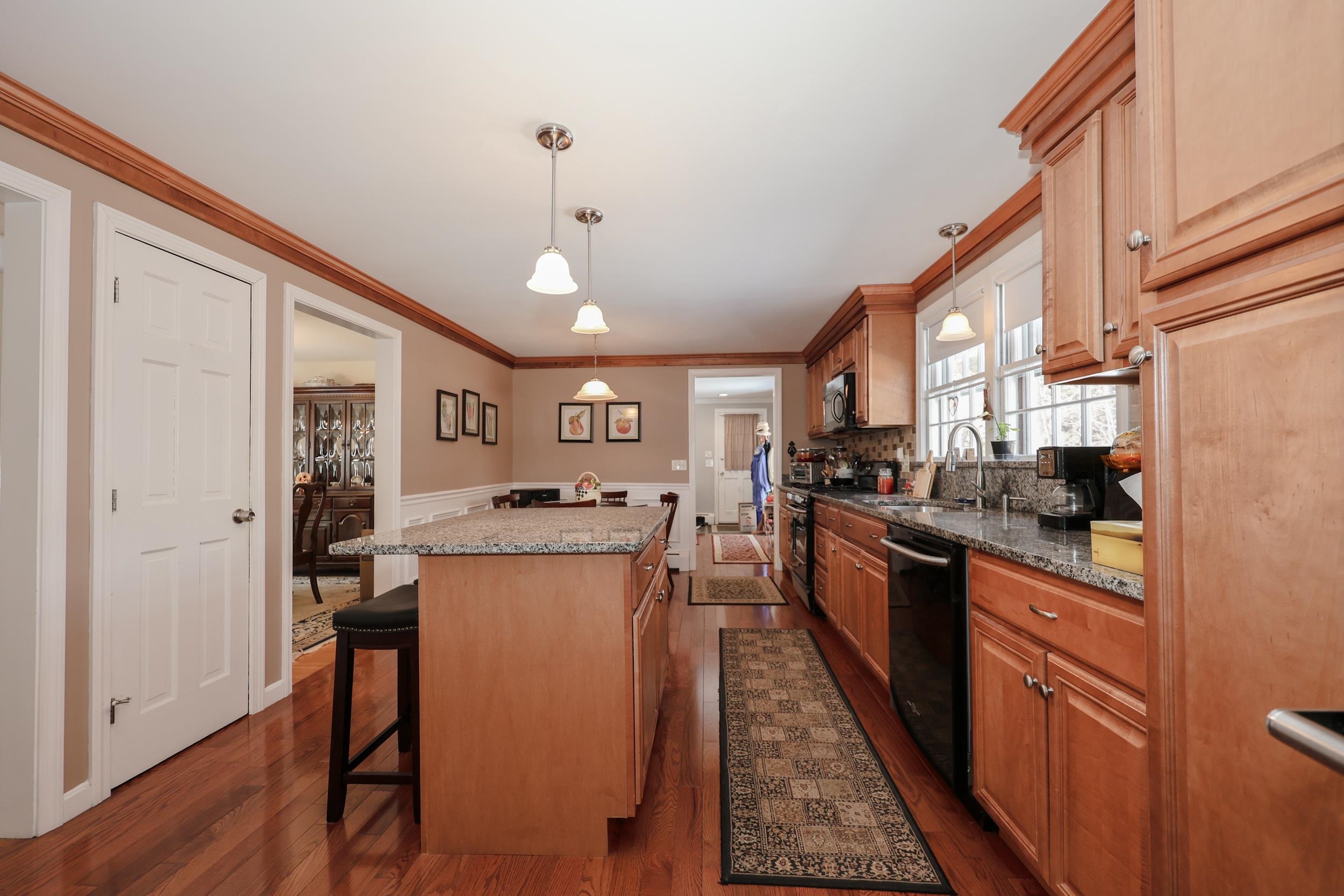 21 Todd Road Nashua, NH 03064 - Photo 8 of 39 Gallery Image 8