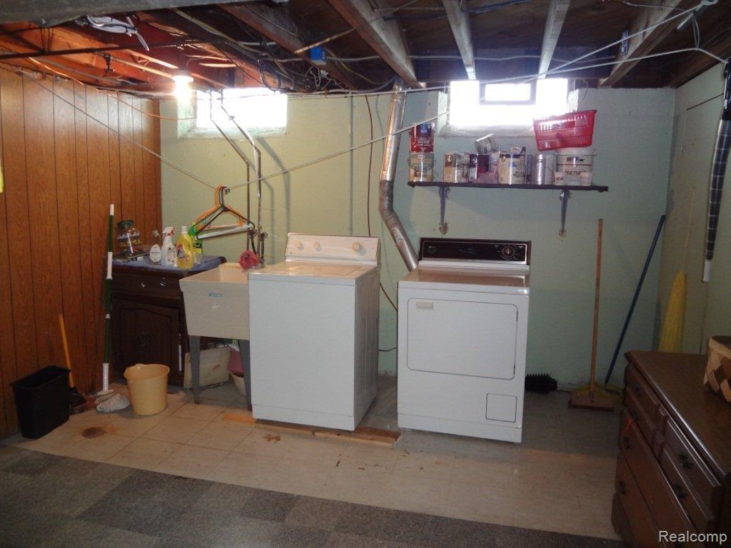 24596 Roxana Avenue Eastpointe, MI 48021 - Photo 10 of 13 Laundry.JPG