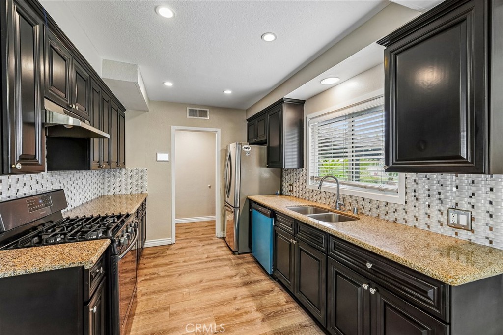 2424 Central Riverside, CA 92506 - Photo 17 of 36