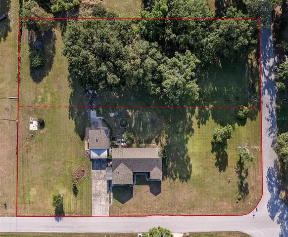 a view of a yard in front of a house