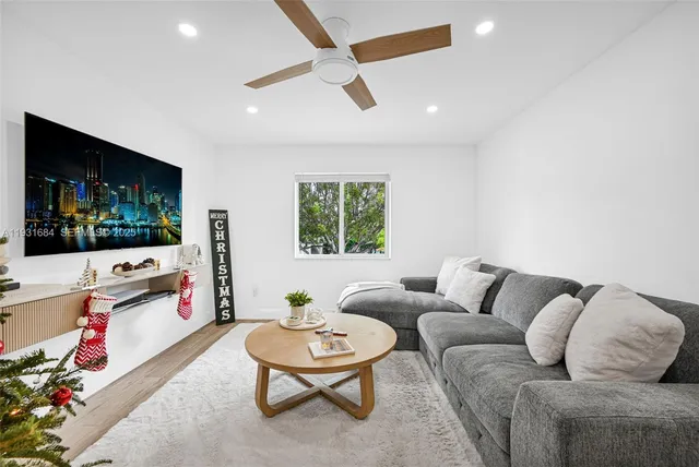 $369,900 | 8609 Southwest 68th Court, Unit 24, Pinecrest, FL 33156