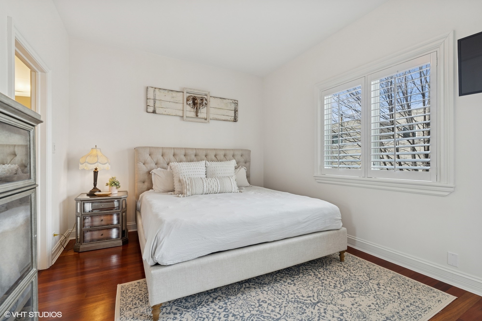 952 North Racine Avenue Chicago, IL 60642 - Photo 12 of 24 a bedroom with a bed and a night stand