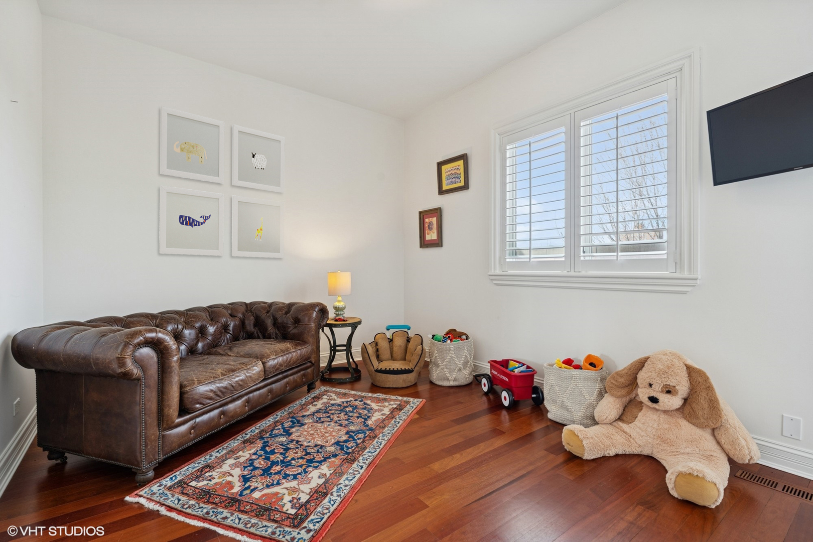 952 North Racine Avenue Chicago, IL 60642 - Photo 14 of 24 a living room with furniture and a flat screen tv