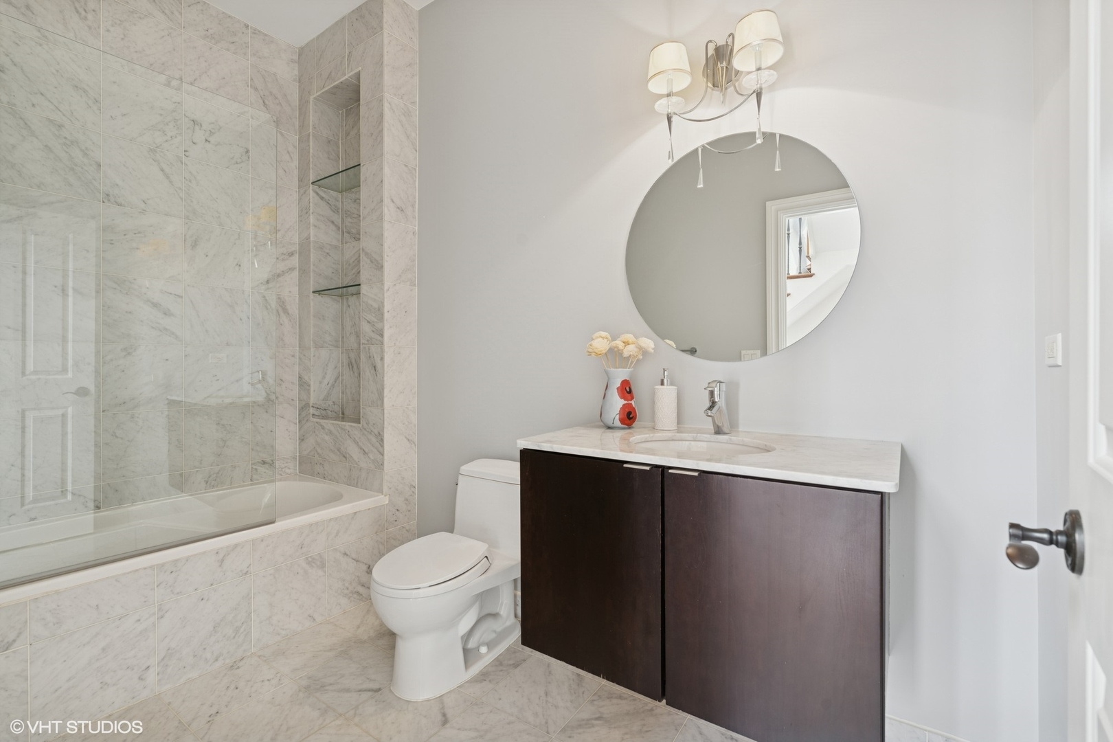 952 North Racine Avenue Chicago, IL 60642 - Photo 16 of 24 a bathroom with a sink toilet and shower