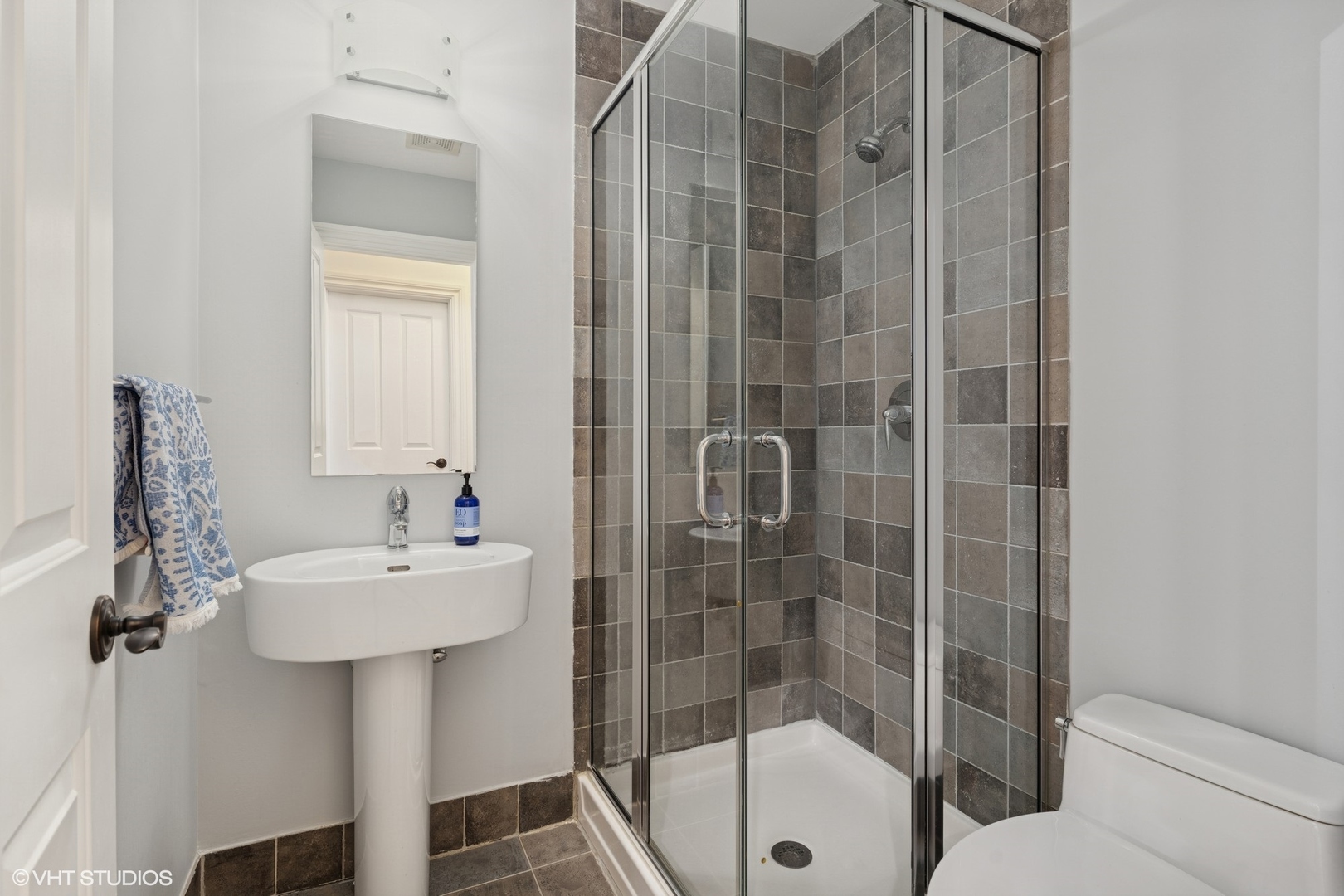 952 North Racine Avenue Chicago, IL 60642 - Photo 17 of 24 a bathroom with a shower and a sink