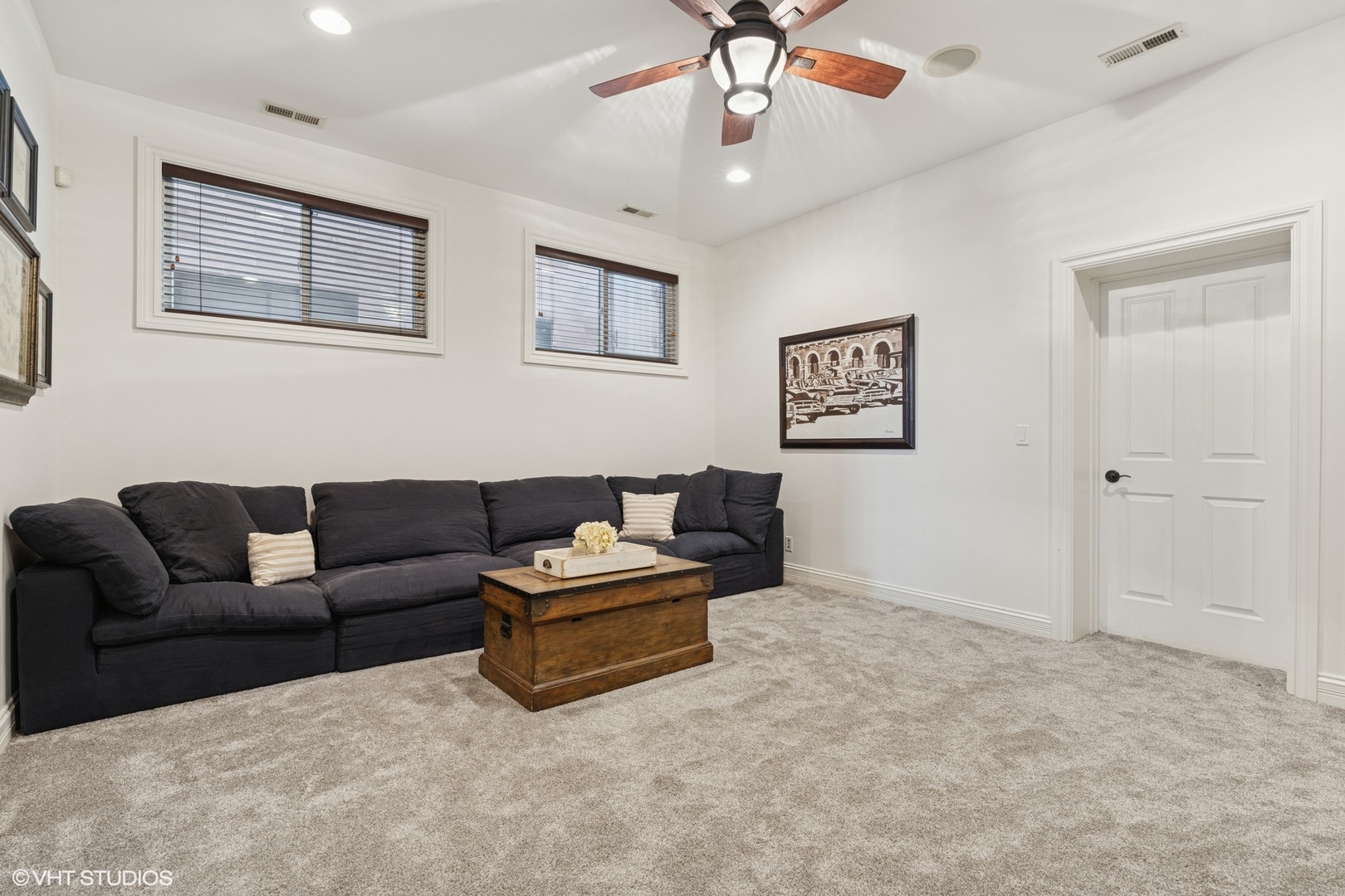 952 North Racine Avenue Chicago, IL 60642 - Photo 18 of 24 a living room with furniture and a ceiling fan