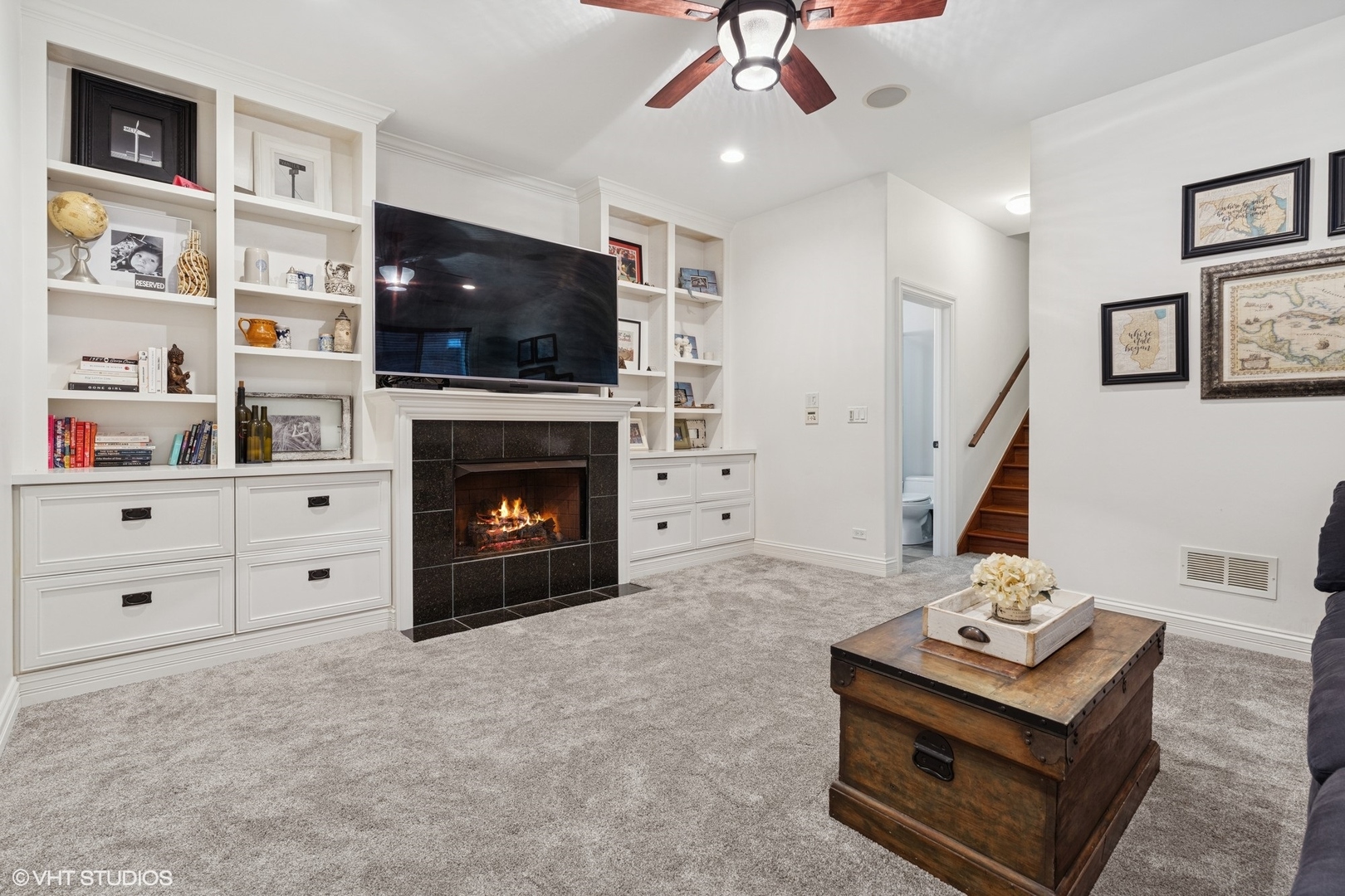 952 North Racine Avenue Chicago, IL 60642 - Photo 19 of 24 a living room with furniture and a fireplace