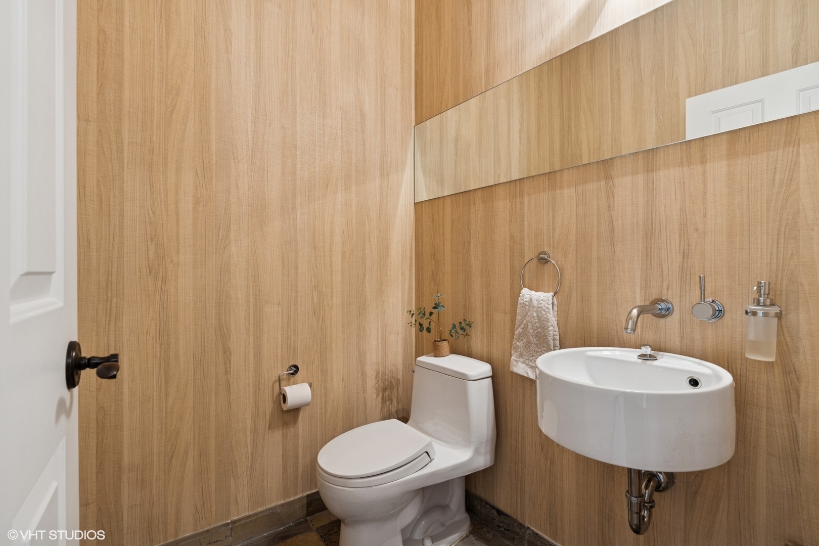 952 North Racine Avenue Chicago, IL 60642 - Photo 20 of 24 a bathroom with a sink and toilet