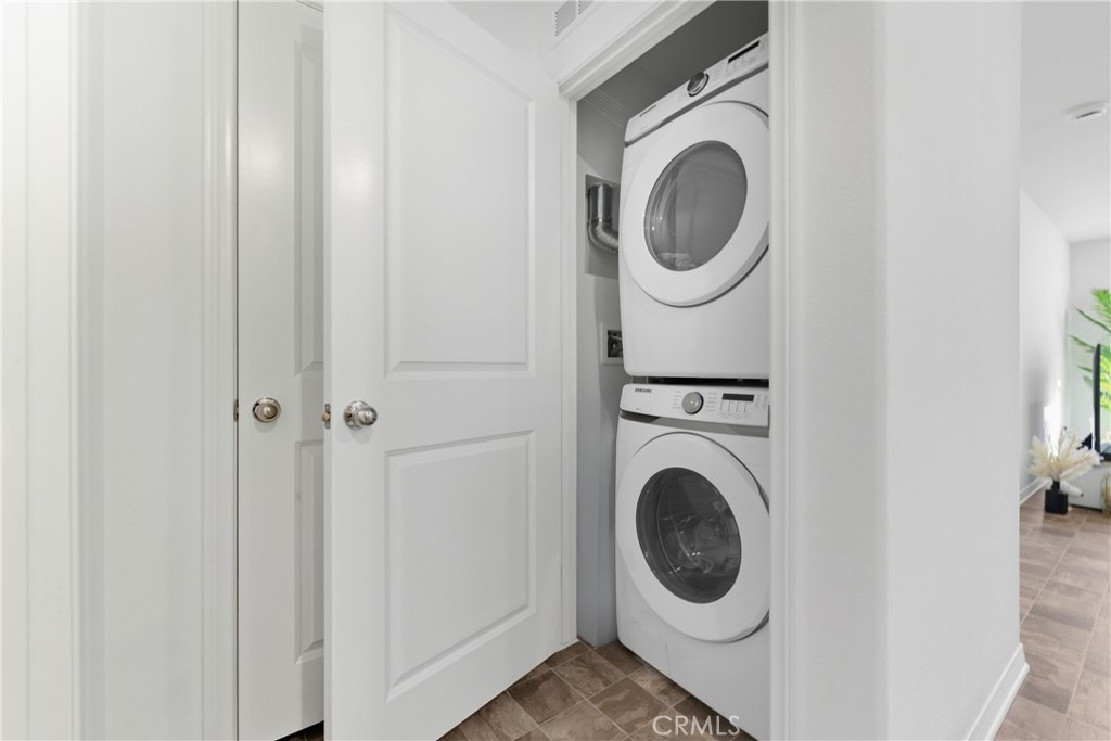 19210 Ash Grv Street Riverside, CA 92507 - Photo 31 of 38 a utility room with dryer and washer