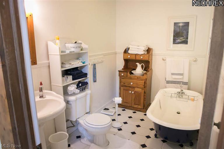 6835 Chatham Road Medina, OH 44256 - Photo 15 of 23 6835 Chatham Road Main Bath 2