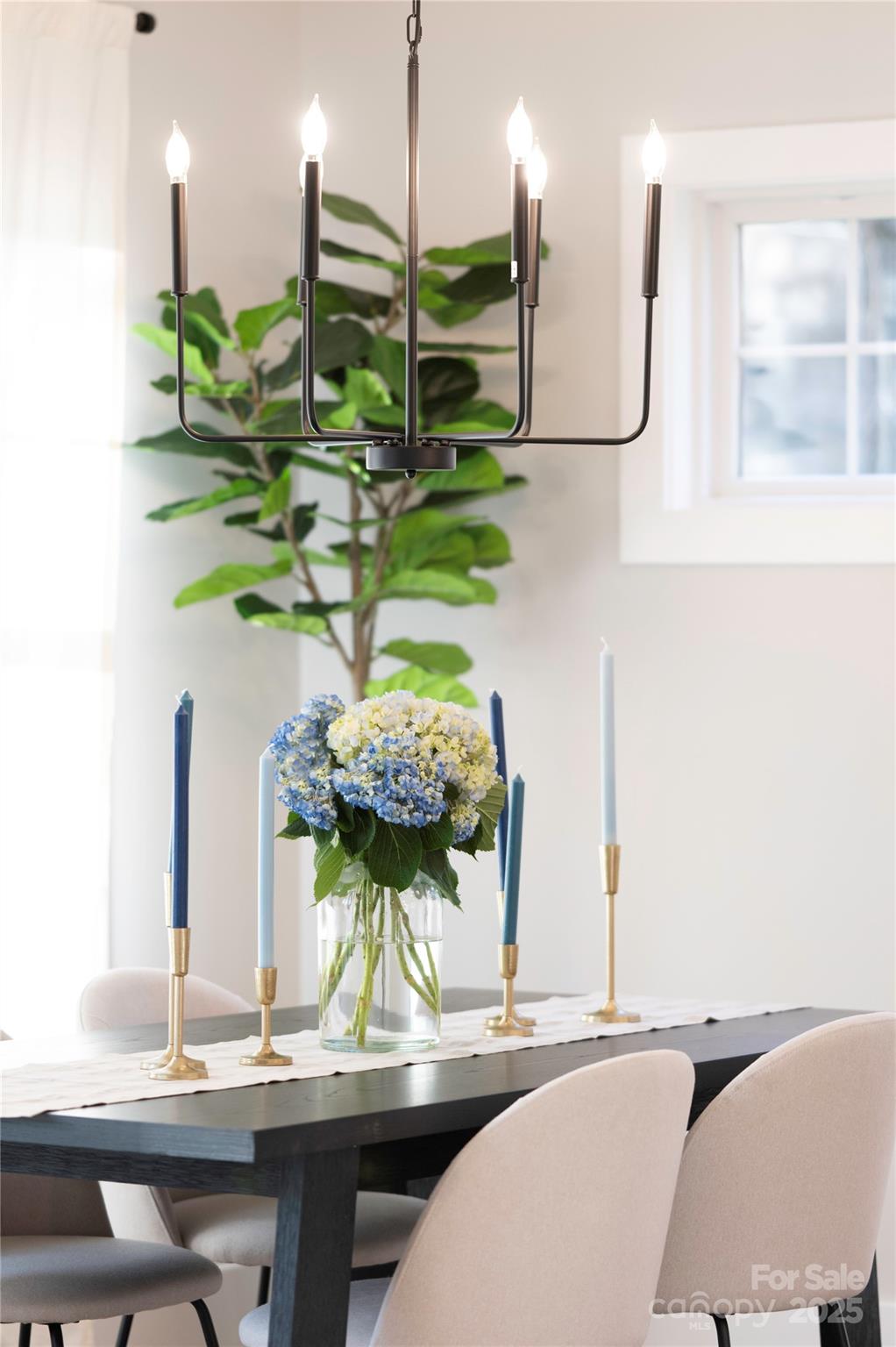 9849 Rich Hatchet Road Huntersville, NC 28078 - Photo 4 of 41 a vase of flowers sitting on a table